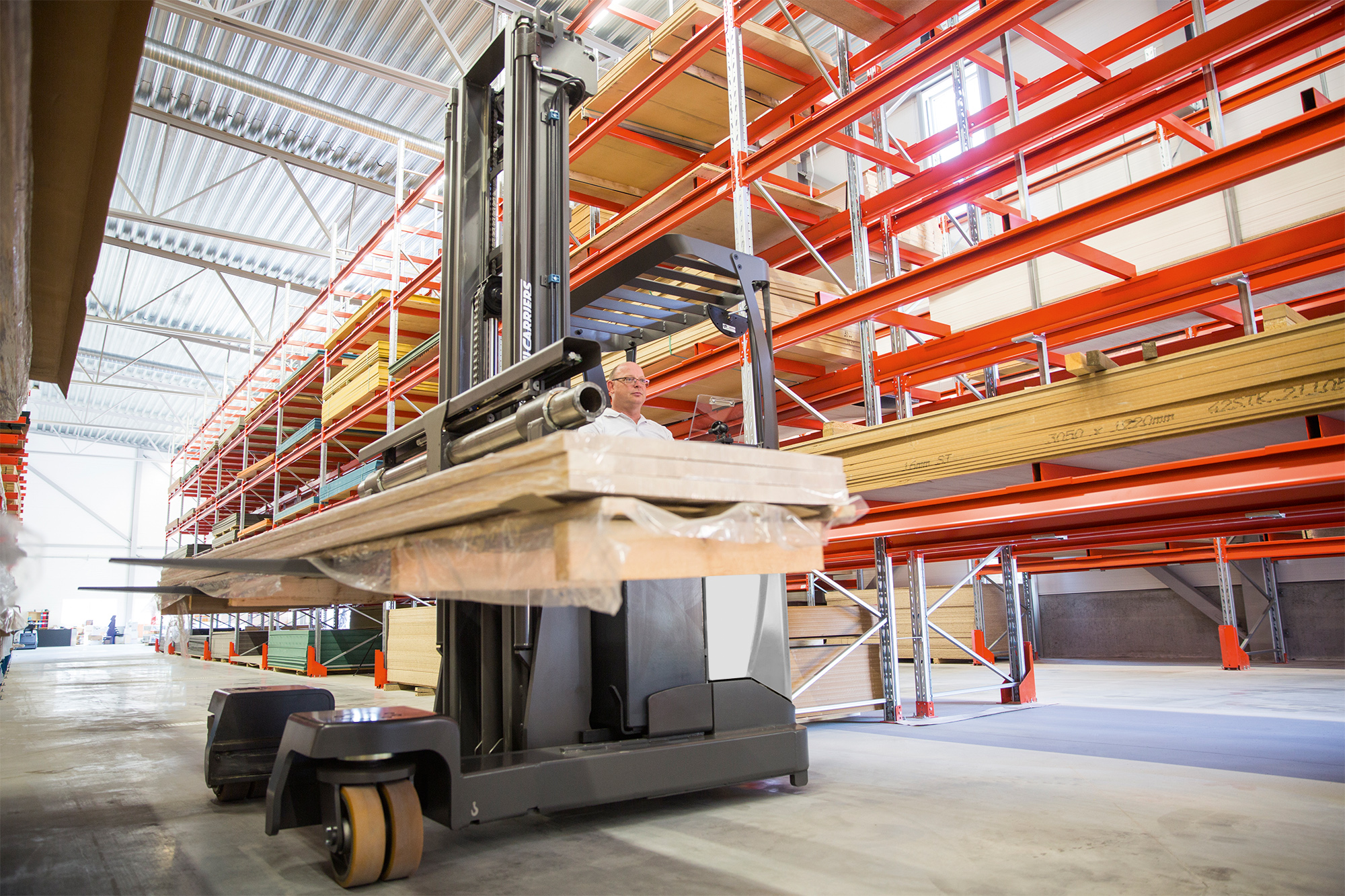 UFW_Four-way reach truck_in action